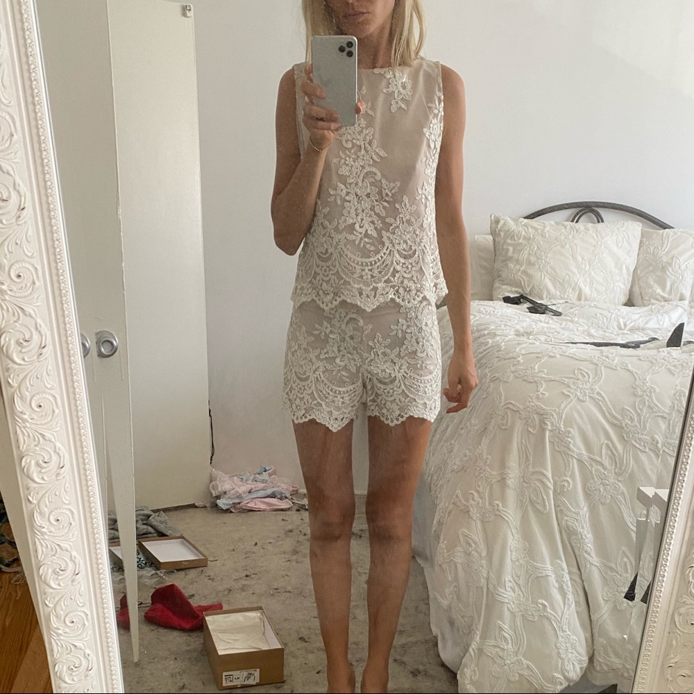 Alice & Olivia Amal Lace Top & Marisa Scalloped Lace Shorts Set - Picture 4 of 4